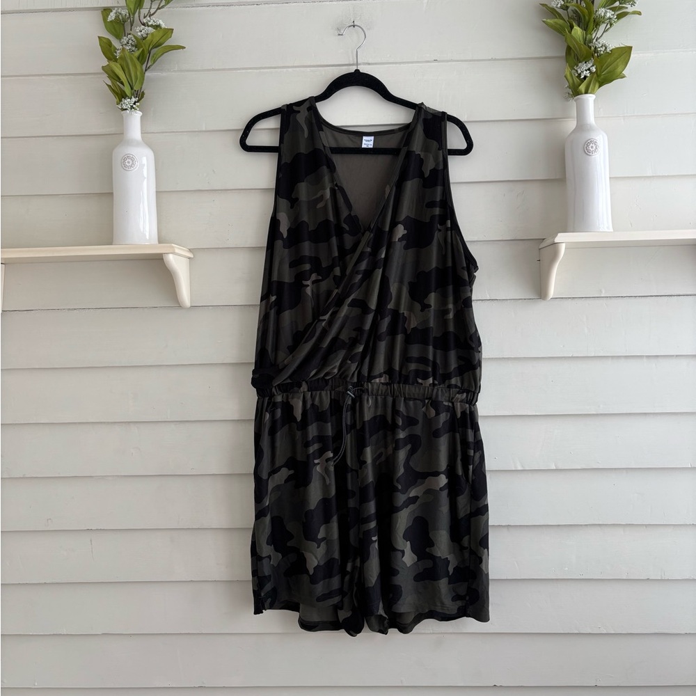 Old Navy Active Camo Shorts Romper Women’s Size XXL